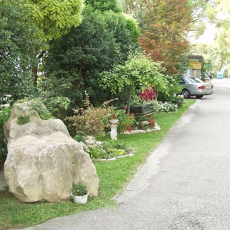 Villaggio Azzurro Лидо-ди-Езоло Экстерьер фото